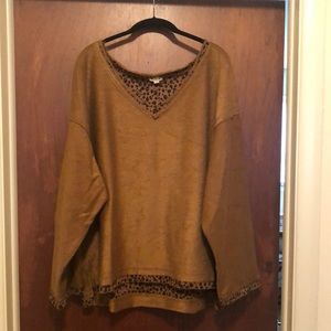 COPY - Reversible V-Neck Weekender Top